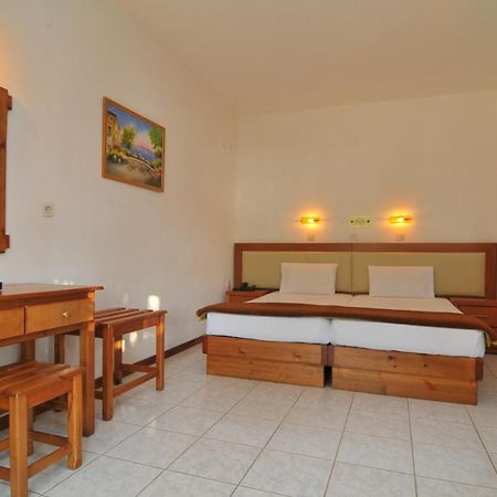 Hotel Emerald Chrisi Ammoudia Exterior foto