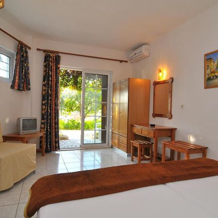 Hotel Emerald Chrisi Ammoudia Exterior foto