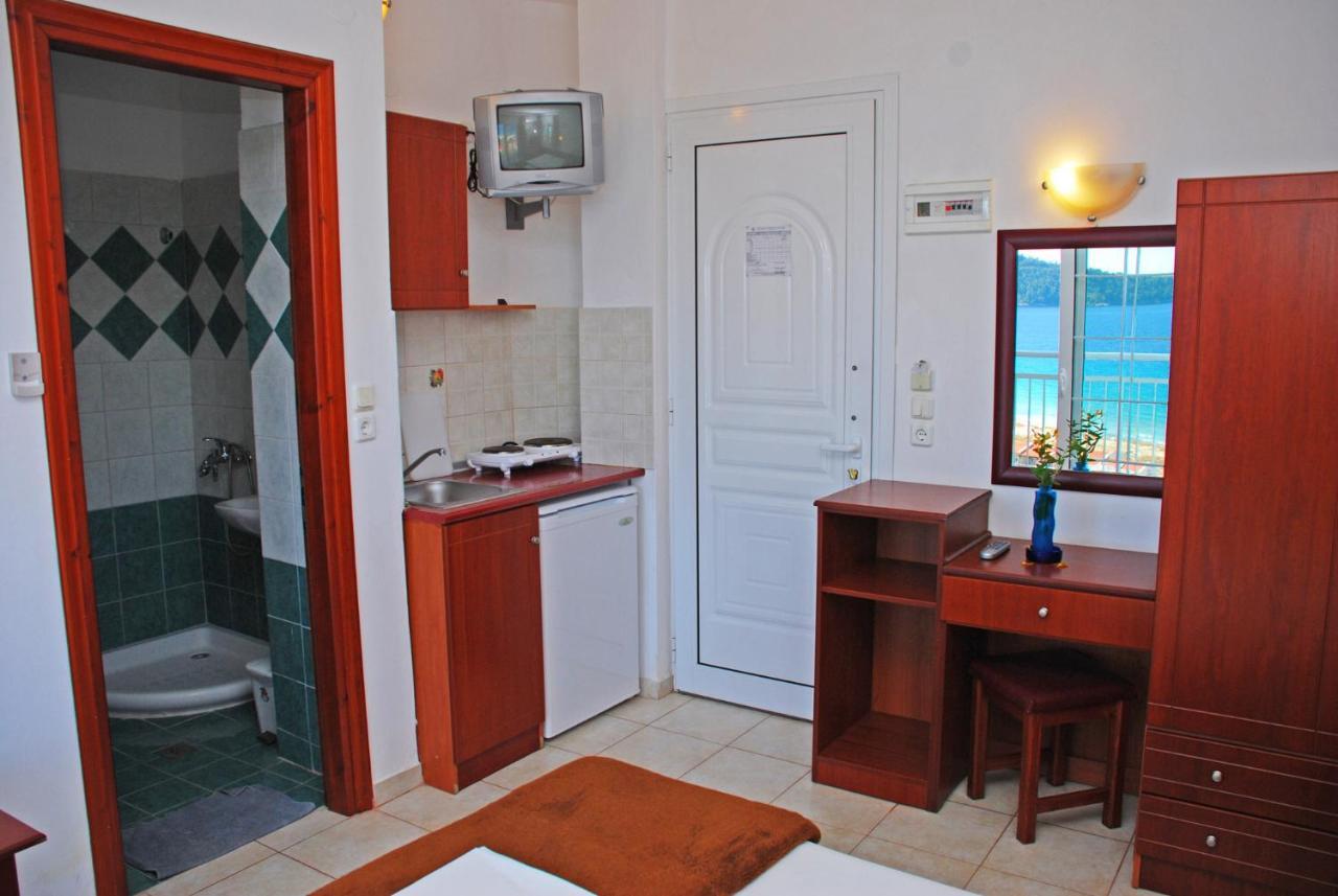 Hotel Emerald Chrisi Ammoudia Zimmer foto